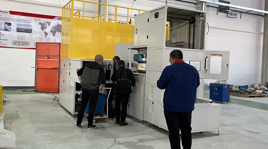 重慶客戶(hù)到訪安捷倫，驗(yàn)收PL552鏈條自動(dòng)噴膠機(jī)